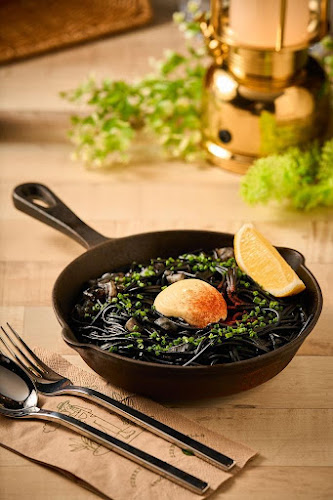 Opinii despre Surrey Hills Grocer - Woodleigh Mall (Pet Friendly) în Singapore - Hospitality and gastronomy