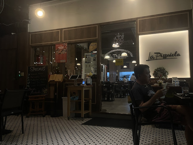 #881, Singapore 279893