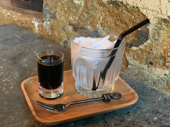 Comentarii opinii despre Symmetry