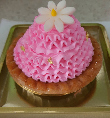 Polar Puffs & Cakes | Lot 1 Shoppers' Mall - Hospitality and gastronomy