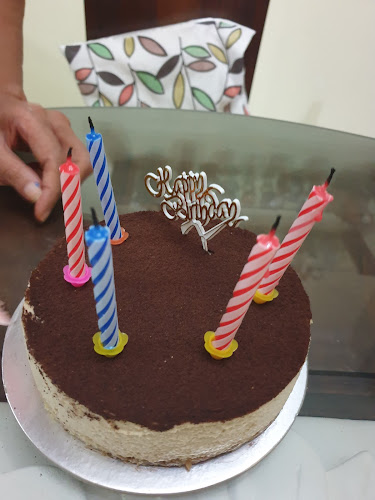 Opinii despre Whyzee | Birthday Cake Delivery Singapore în Singapore - Hospitality and gastronomy