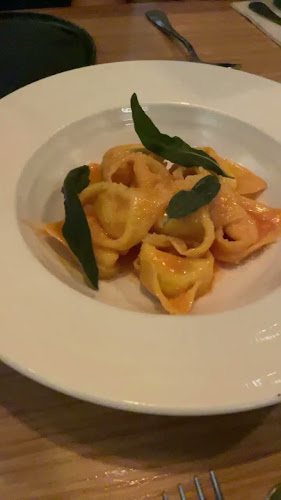 Opinii despre Forma în Singapore - Hospitality and gastronomy