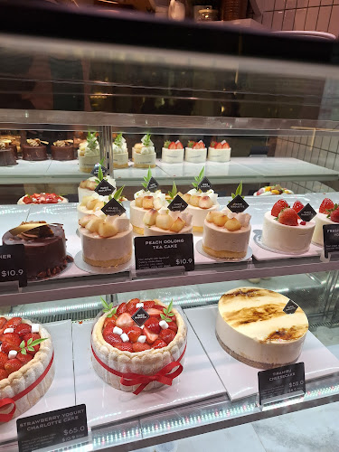 Paris Baguette PLQ Mall - Hospitality and gastronomy