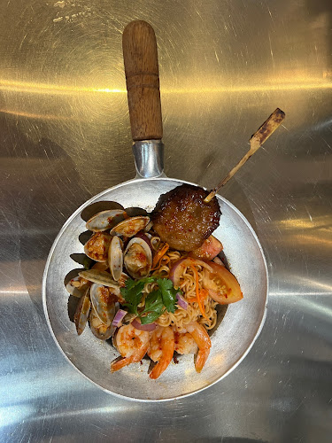 20 Ah Hood Rd, #01-08A Zhongshan Mall, Singapore 329984