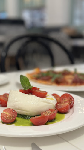 15 Dempsey Rd, Singapore 249675