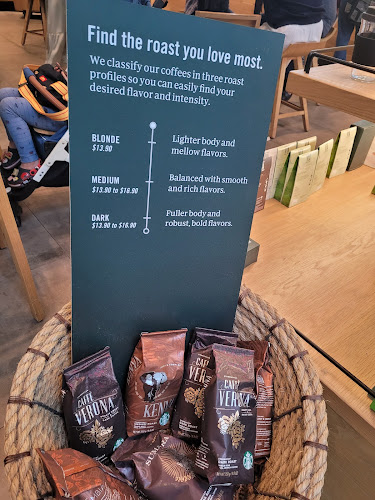 Starbucks Terminal 3 Departure Hall - Hospitality and gastronomy