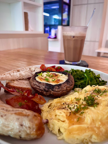 Comentarii opinii despre HOUSE DOWNSTAIRS