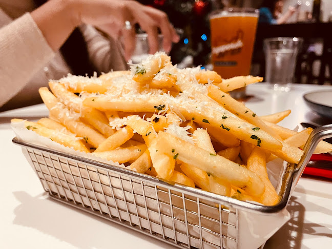 Opinii despre Cavemen Social în Singapore - Hospitality and gastronomy