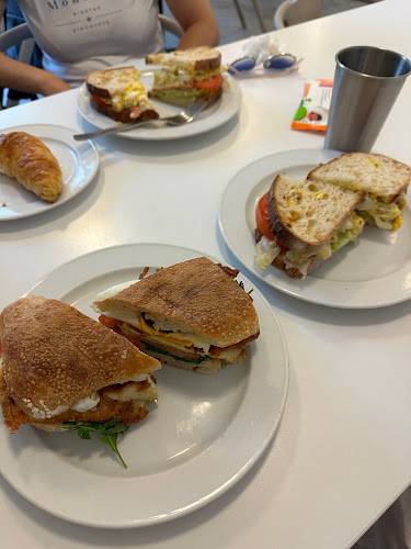 Opinii despre Simply Bread, Cluny Court în Singapore - Hospitality and gastronomy