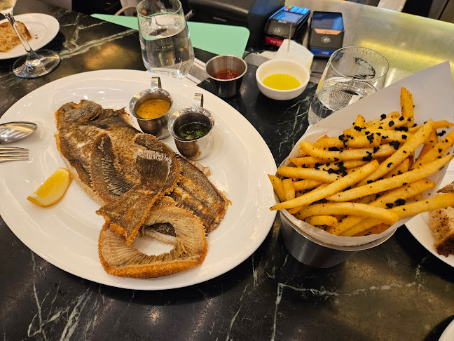 15 Dempsey Rd, Singapore 249675