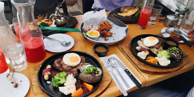 Eatzi Gourmet Steakhouse & Bistro - Singapore