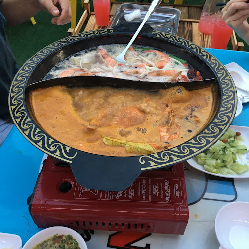 满族火锅 Man Zhu Steamboat Restaurant - Singapore