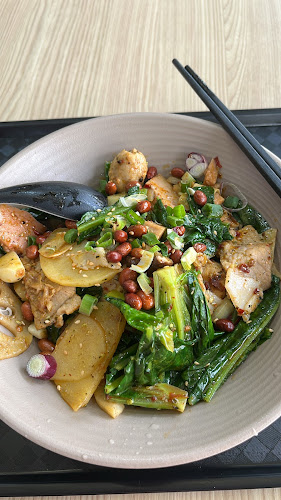 261 Serangoon Central, #01-15 Broadway Coffee Shop, Singapore 550261