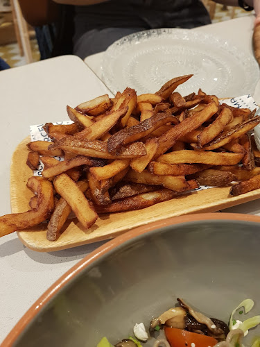 MERCI MARCEL TIONG BAHRU - Singapore