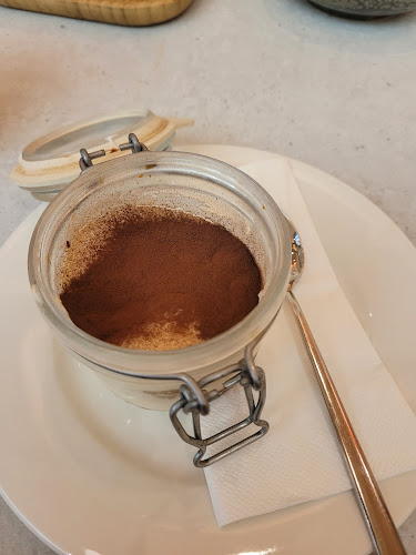 Mamma Mia Trattoria E Caffè - Hospitality and gastronomy