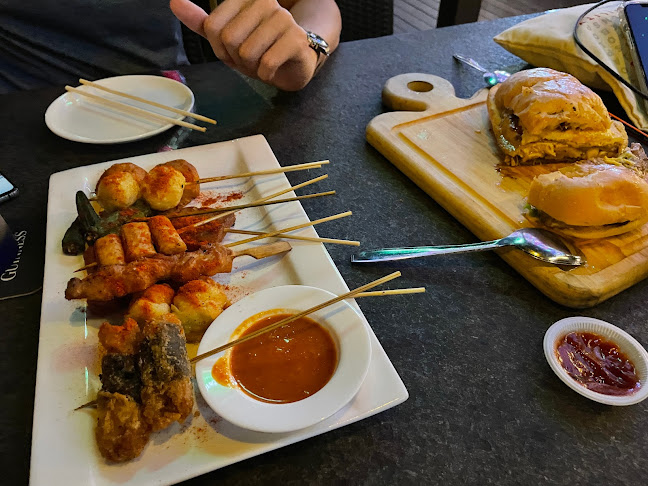 Opinii despre Happiest Hour Bar & Bistro în Singapore - Hospitality and gastronomy