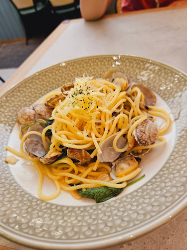 Mamma Mia Trattoria E Caffè - Hospitality and gastronomy