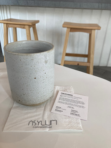 Comentarii opinii despre Asylum Coffeehouse