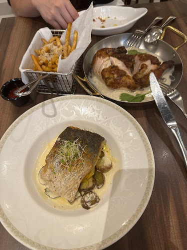 1 HarbourFront Walk, #01 - 175 / 176 / 177, Singapore 098585