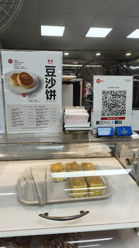 Loong Fatt Tau Sar Piah - Hospitality and gastronomy