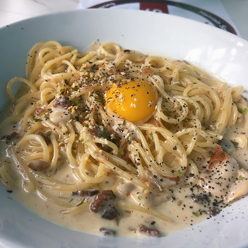 Opinii despre Armoury Steakhouse Bar & Grill @ Aperia în Singapore - Hospitality and gastronomy