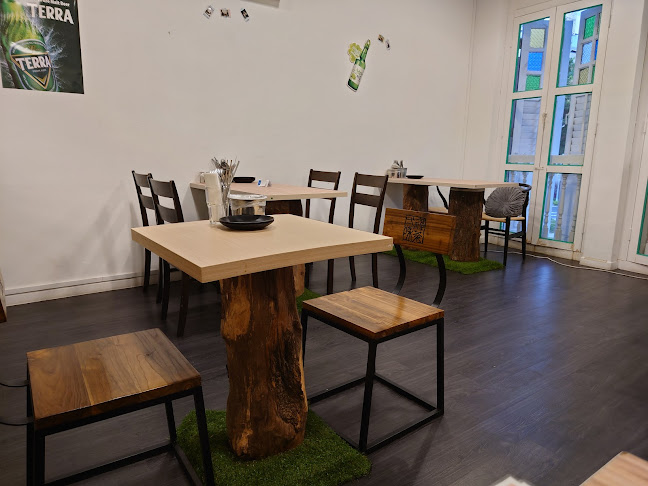 43 E Coast Rd, Singapore 428764