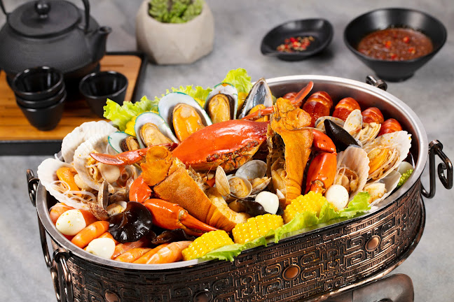 Wok Master Paya Lebar Square |Singapore Chinese Restaurant | Chili Crabs Curry Fish Head