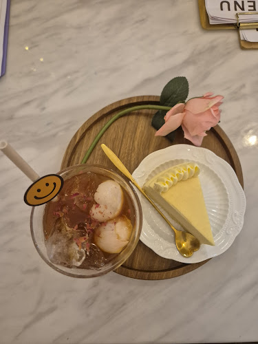 RALOVS Café & Creative Studio