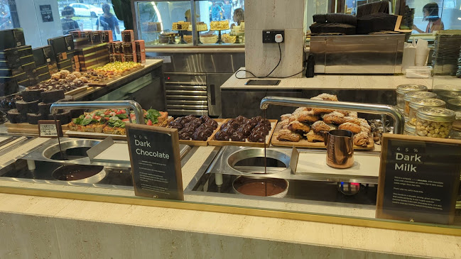 131 E Coast Rd, Singapore 428816