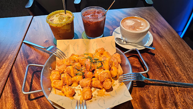 Opinii despre Surrey Hills Grocer - Woodleigh Mall (Pet Friendly) în Singapore - Hospitality and gastronomy