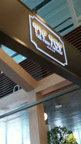 Tip Top Curry Puff @ T1 Transit - Singapore