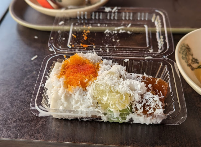 Opinii despre Indonesian Bamboo Cake în Singapore - Hospitality and gastronomy