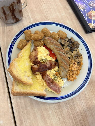 3 Gateway Dr, Singapore 608532