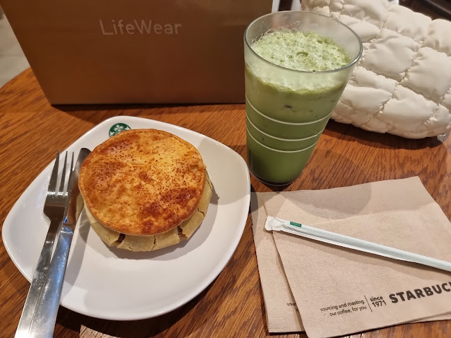 Starbucks ION Orchard - Hospitality and gastronomy