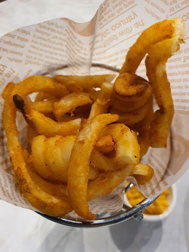 Comentarii opinii despre Geláre Cineleisure