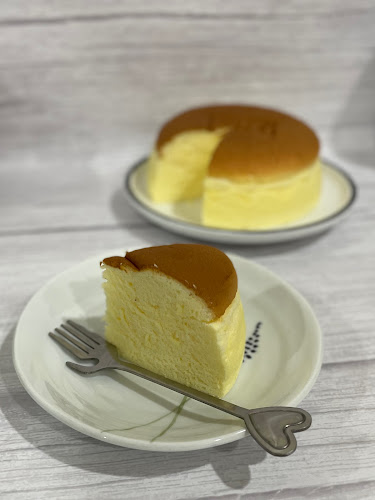 KIROI FRESHLY BAKED CHEESE CAKE - Hospitality and gastronomy