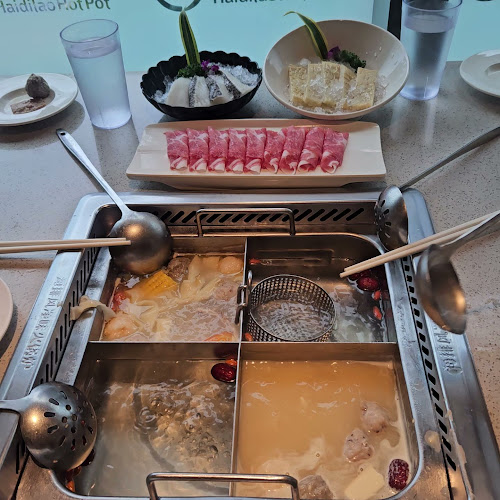 Opinii despre 海底捞 Haidilao Hot Pot @Paya Lebar Quarter în Singapore - Hospitality and gastronomy