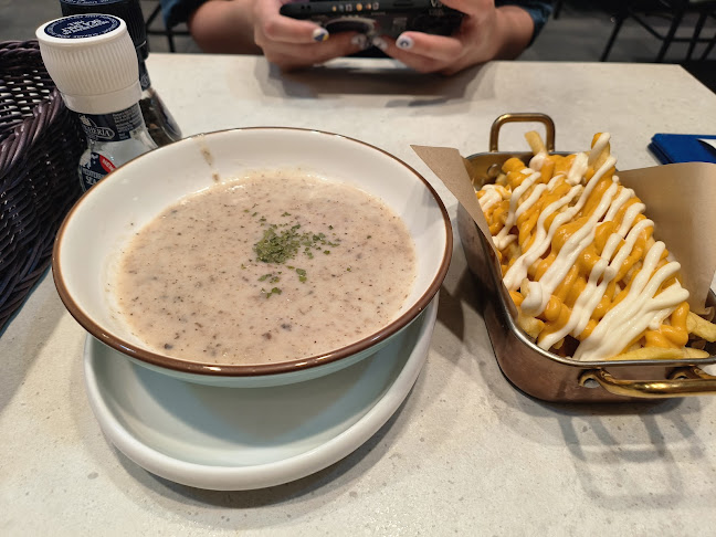 COLLIN'S® Shaw Plaza - Singapore