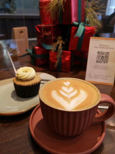 Comentarii opinii despre Plain Vanilla Neil Road