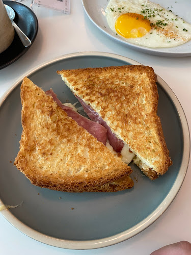 Comentarii opinii despre HOUSE DOWNSTAIRS