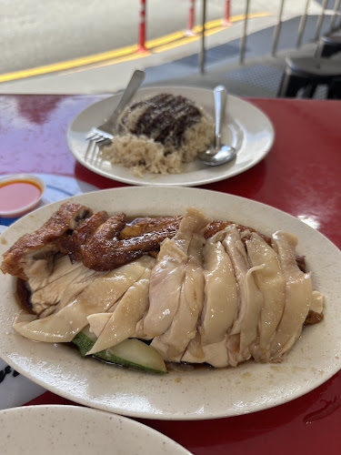 Hougang Hainanese Boneless Chicken Rice (Yi Qi Fa)
