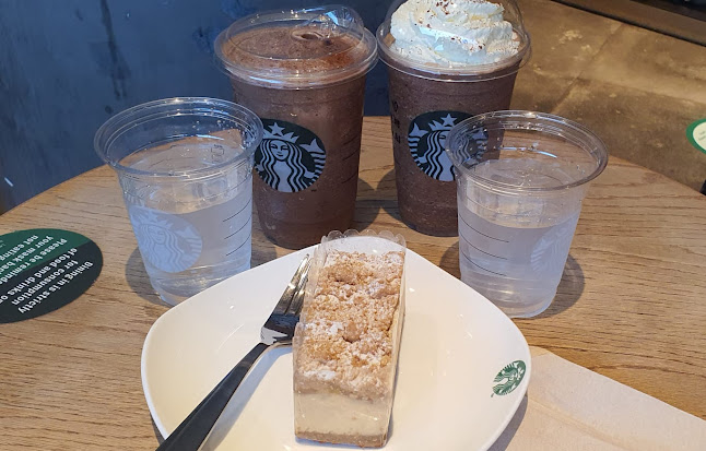 Opinii despre Starbucks Our Tampines Hub în Singapore - Hospitality and gastronomy