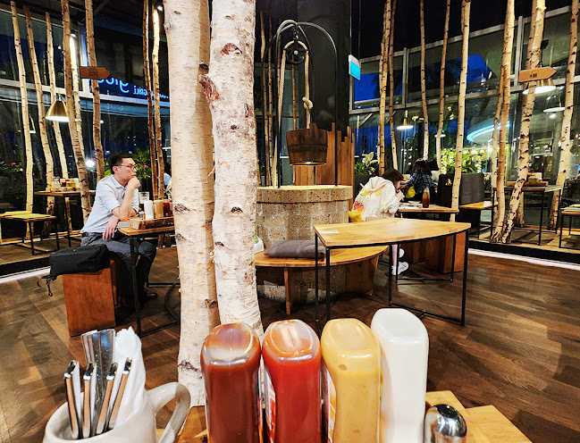 1 HarbourFront Walk, #01-57 VivoCity, Singapore 098585