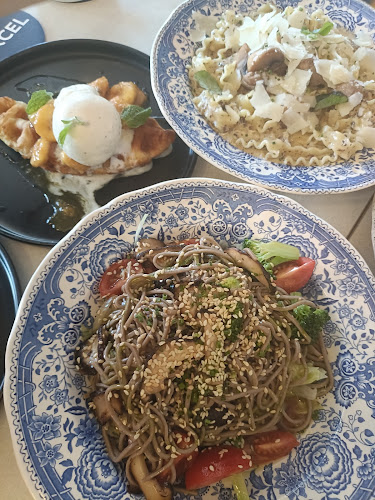 171 E Coast Rd, Singapore 428877