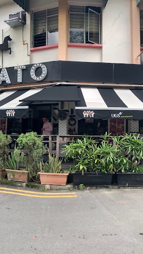 R Italian Kitchen & Smokehouse - Hospitality and gastronomy