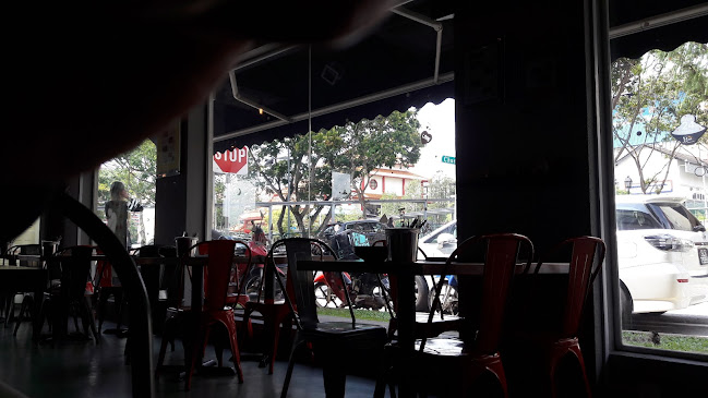 Oven & Fried Chicken - Hospitality and gastronomy