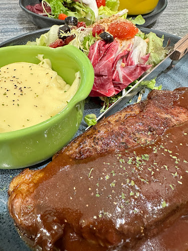 Poulet - White Sands - Singapore