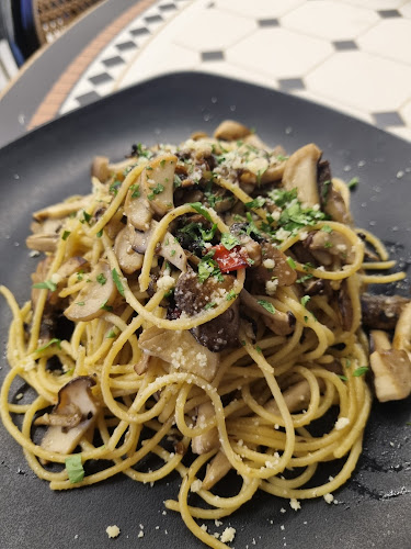 3752 Bukit Merah Central, Singapore 159848