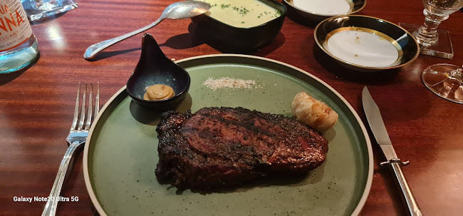 Opinii despre Officers’ Mess Polo Bar în Singapore - Hospitality and gastronomy