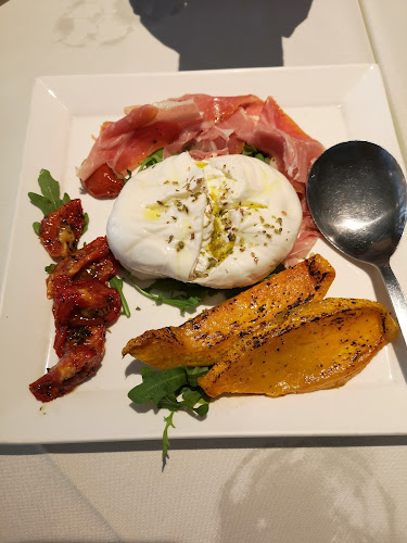 R Italian Kitchen & Smokehouse - Hospitality and gastronomy